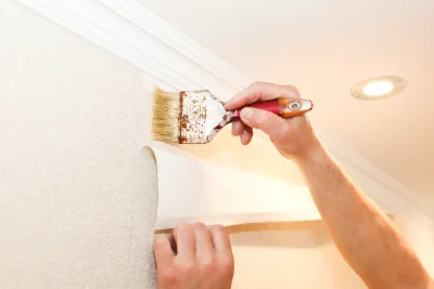 Pose de papier peint à Torsiac — revêtements muraux et toiles de verre